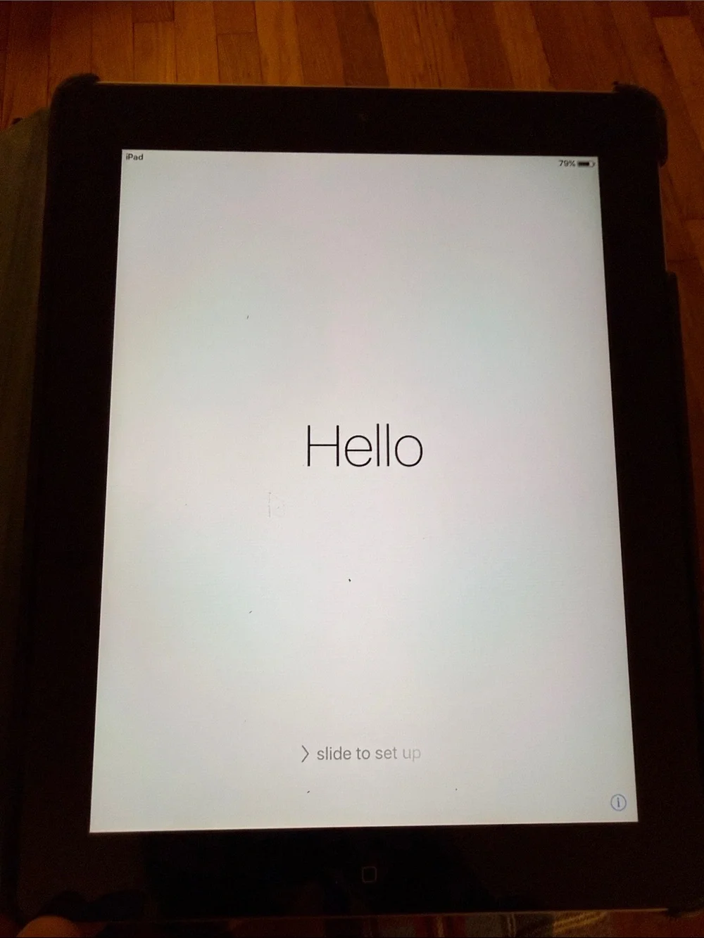 Apple iPad Second Generation 16gb with White USB Cable